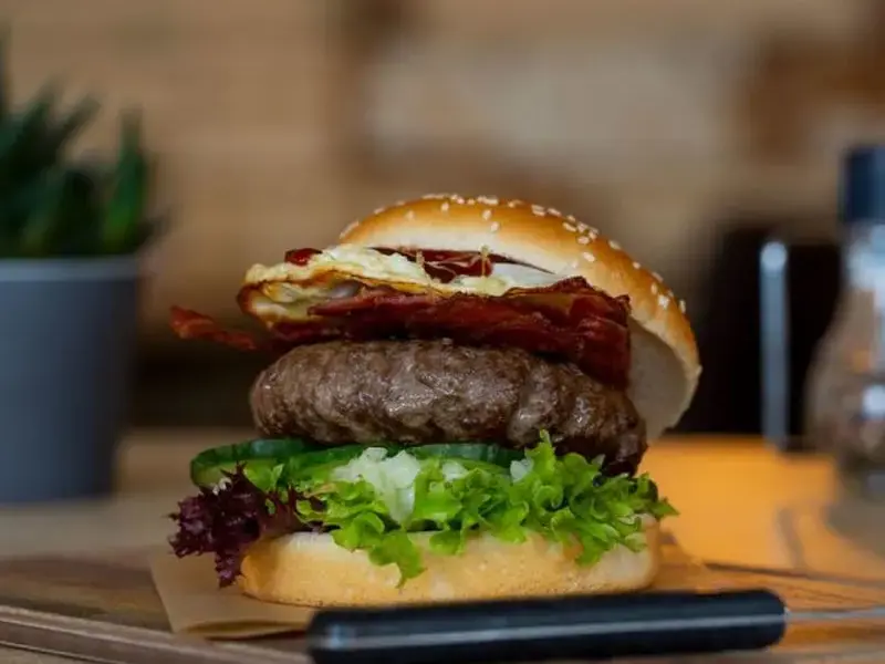 Costruisci il tuo hamburger + patatine fritte