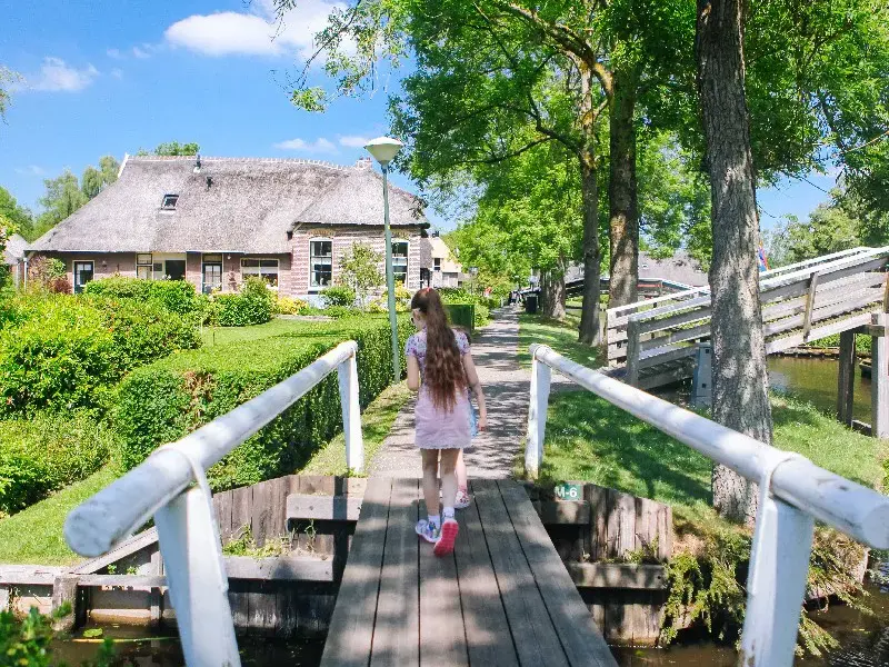 Discover Giethoorn